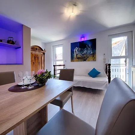 Apartment Anka Komiza